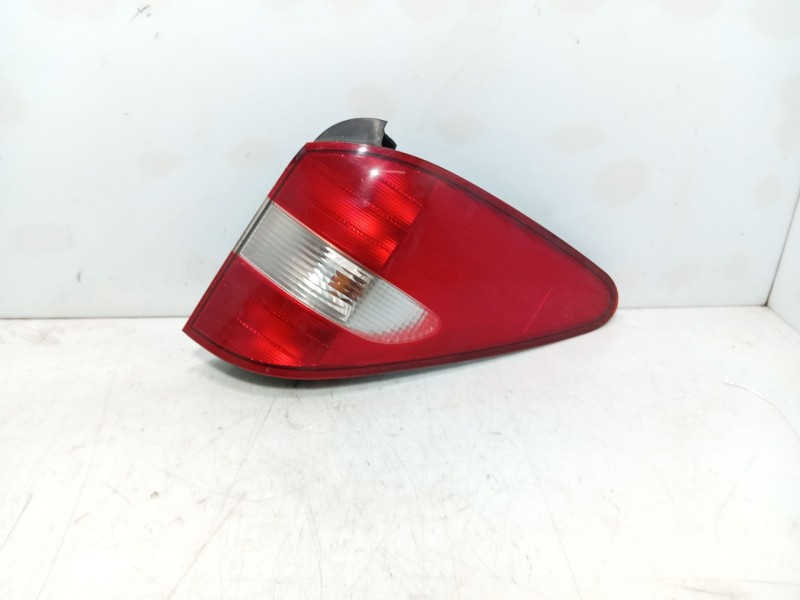 Recambio de piloto trasero derecho para ssangyong rodius i 2.7 xdi referencia OEM IAM 8360221304  