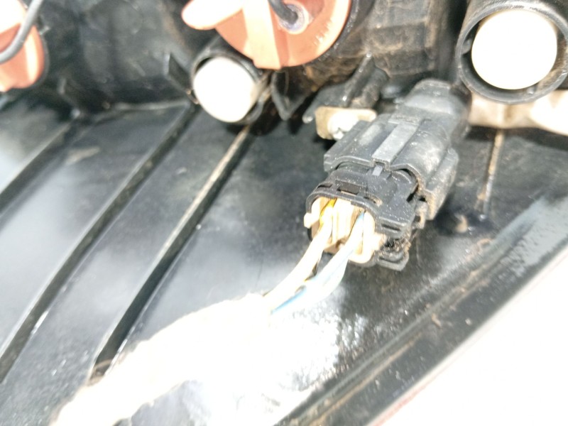 Recambio de piloto trasero derecho para ssangyong rodius i 2.7 xdi referencia OEM IAM 8360221304  