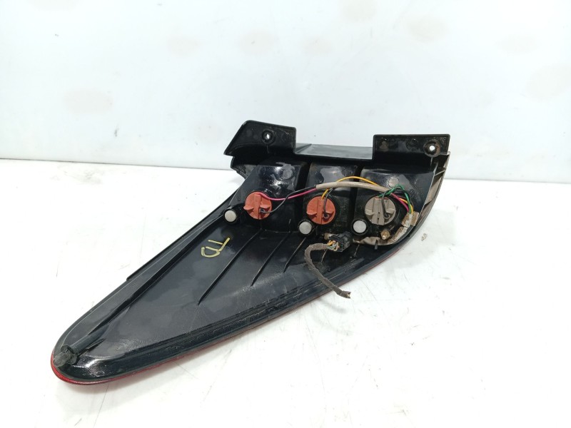 Recambio de piloto trasero derecho para ssangyong rodius i 2.7 xdi referencia OEM IAM 8360221304  
