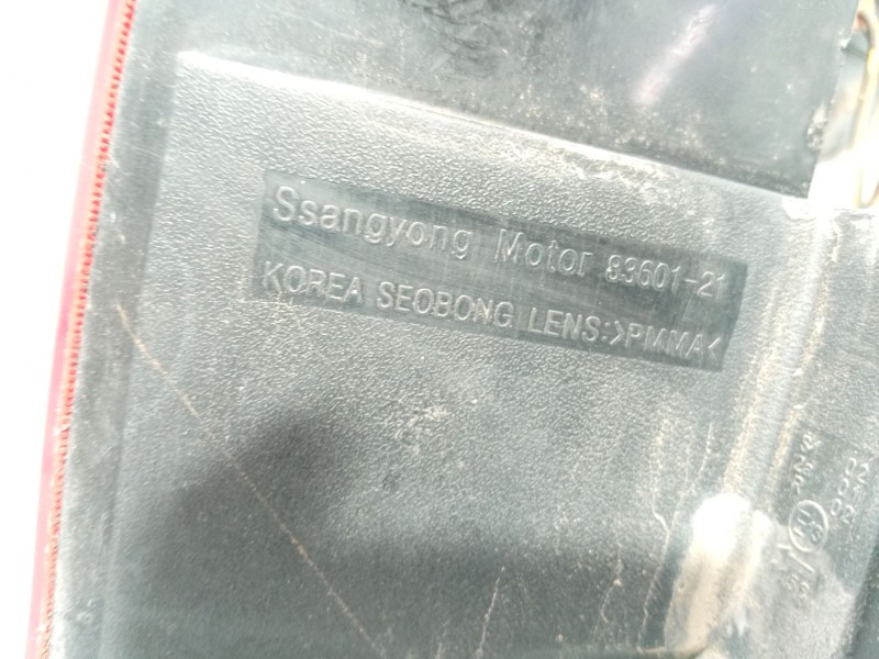 Recambio de piloto trasero izquierdo para ssangyong rodius i 2.7 xdi referencia OEM IAM 8360121203  