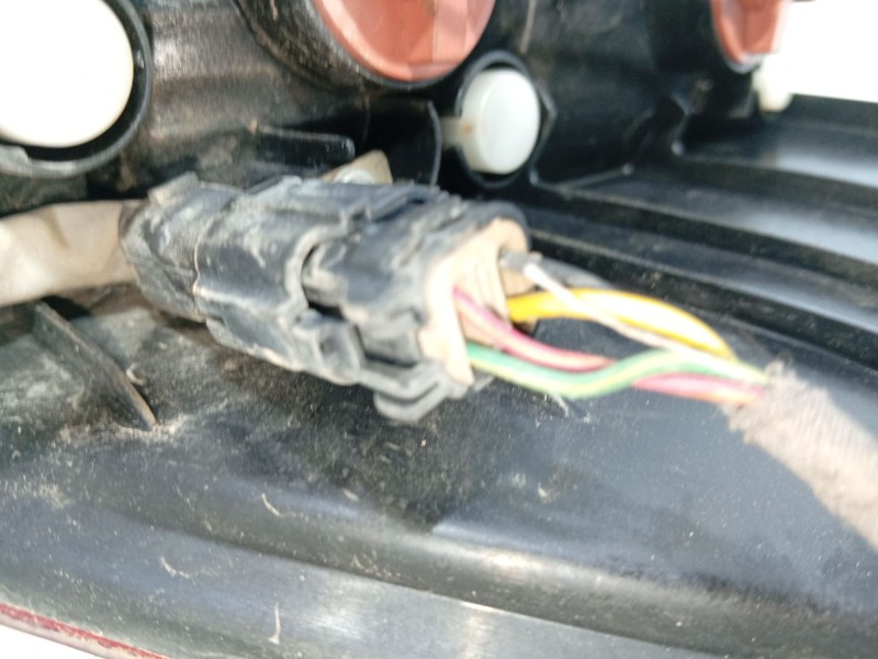 Recambio de piloto trasero izquierdo para ssangyong rodius i 2.7 xdi referencia OEM IAM 8360121203  