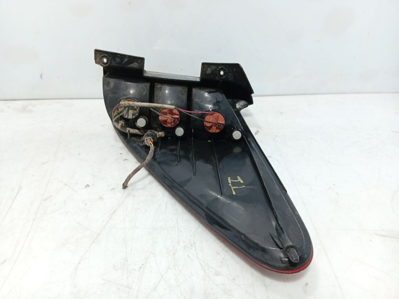 Recambio de piloto trasero izquierdo para ssangyong rodius i 2.7 xdi referencia OEM IAM 8360121203  