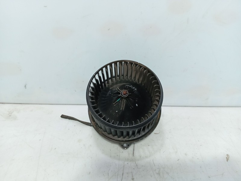 Recambio de ventilador calefaccion para ssangyong rodius i 2.7 xdi referencia OEM IAM 6813021000  
