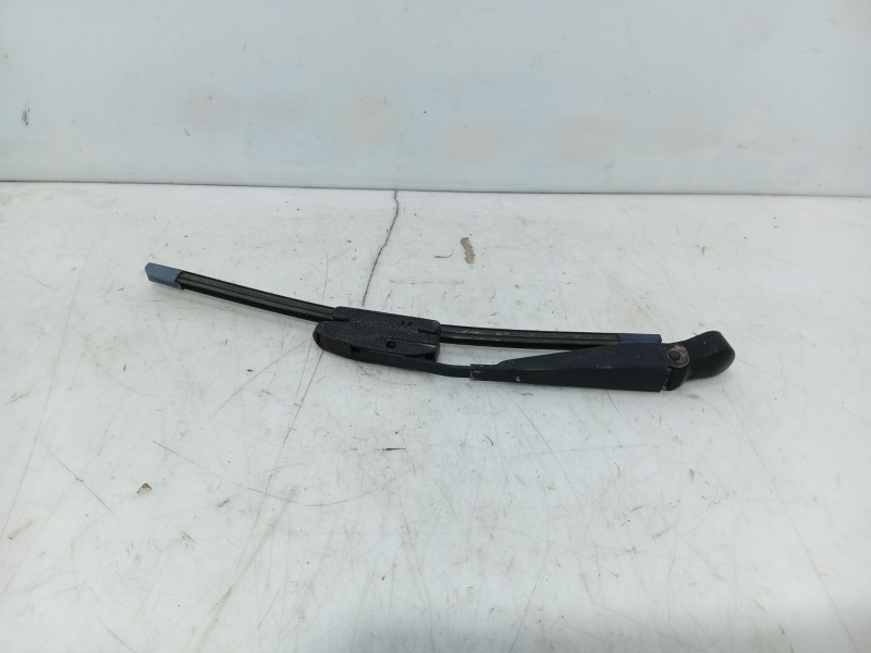 Recambio de brazo limpia trasero para ssangyong rodius i 2.7 xdi referencia OEM IAM 7853021000  