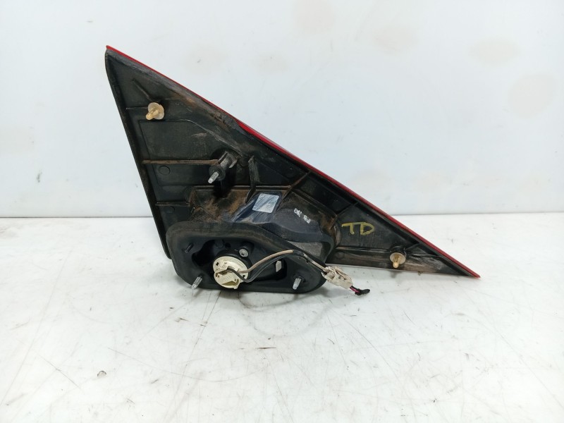 Recambio de piloto trasero derecho para ssangyong rodius i 2.7 xdi referencia OEM IAM   