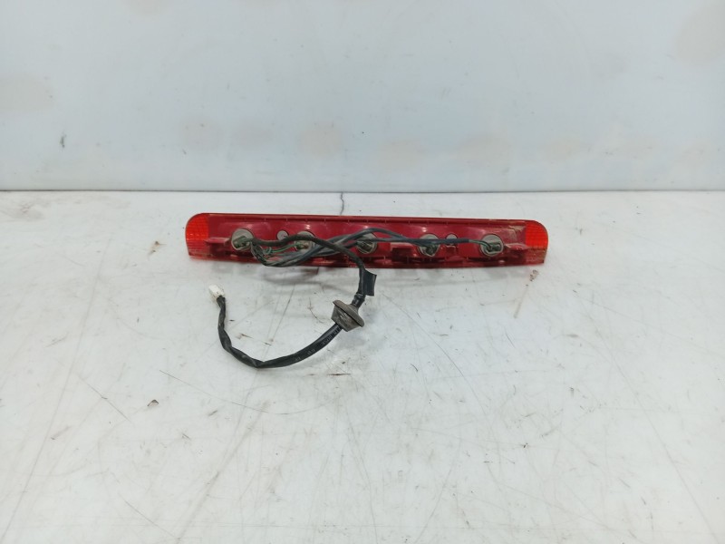 Recambio de luz central de freno para ssangyong rodius i 2.7 xdi referencia OEM IAM   