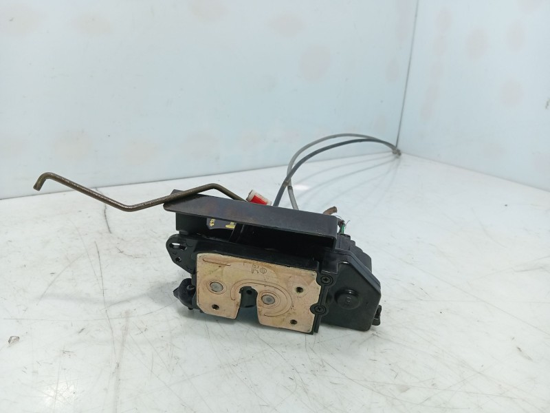 Recambio de cerradura puerta trasera izquierda para ssangyong rodius i 2.7 xdi referencia OEM IAM 7131021004  