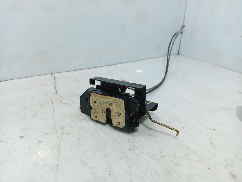 Recambio de cerradura puerta trasera derecha para ssangyong rodius i 2.7 xdi referencia OEM IAM 7132021004  