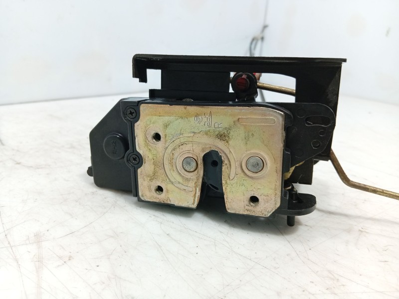 Recambio de cerradura puerta trasera derecha para ssangyong rodius i 2.7 xdi referencia OEM IAM 7132021004  