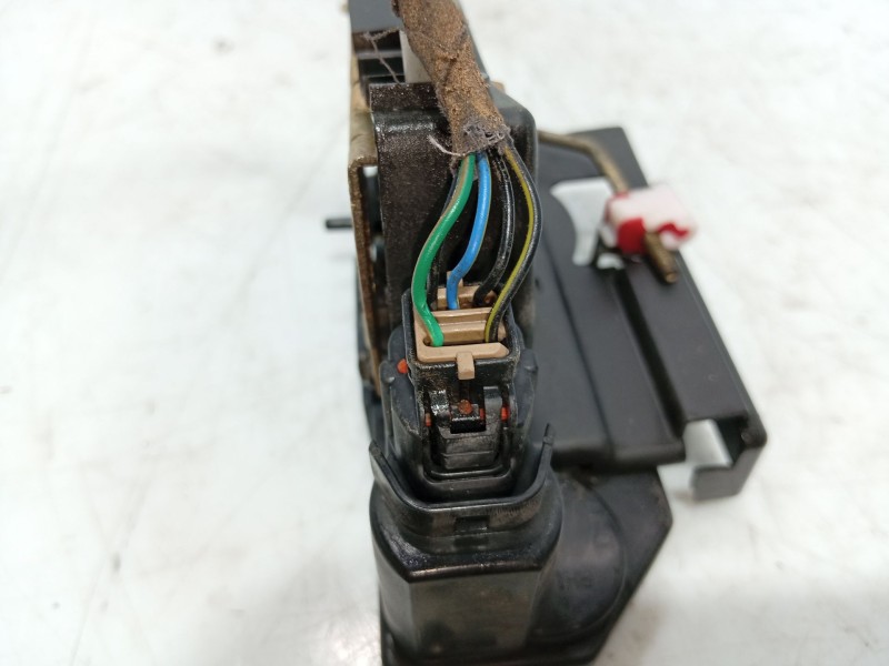 Recambio de cerradura puerta trasera derecha para ssangyong rodius i 2.7 xdi referencia OEM IAM 7132021004  