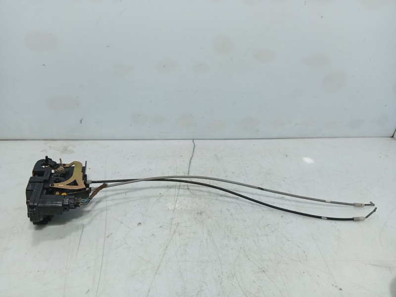 Recambio de cerradura puerta trasera derecha para ssangyong rodius i 2.7 xdi referencia OEM IAM 7132021004  