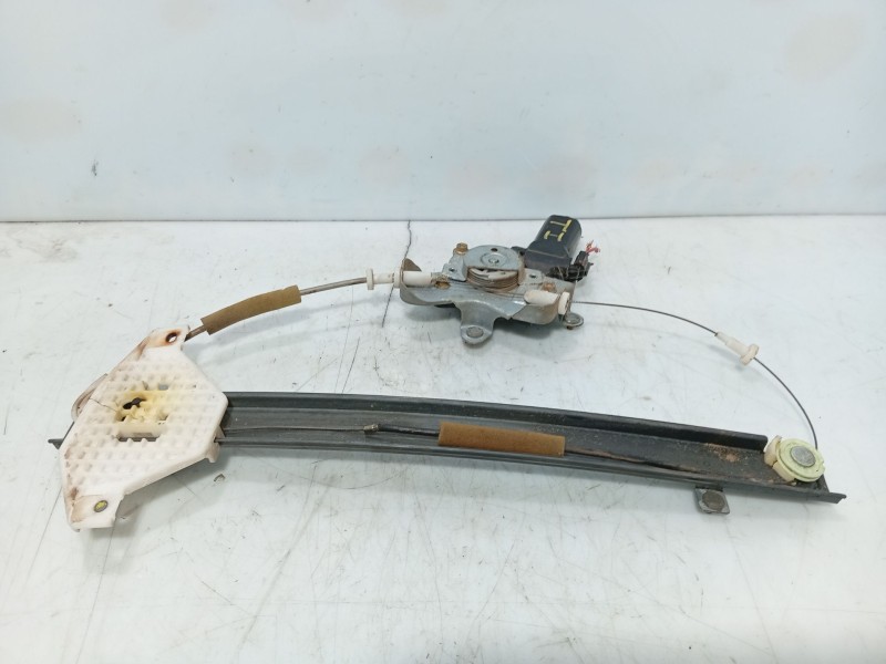 Recambio de elevalunas trasero izquierdo para ssangyong rodius i 2.7 xdi referencia OEM IAM 7333021001  