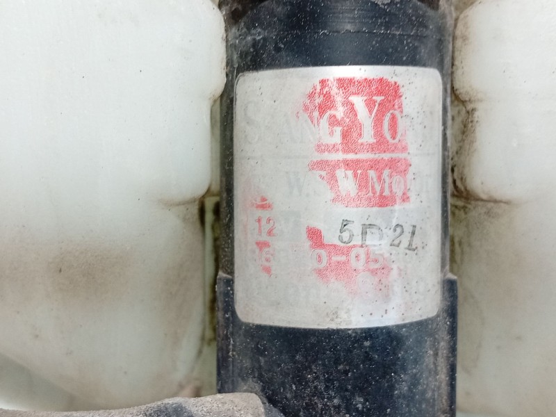 Recambio de deposito limpia para ssangyong rodius i 2.7 xdi referencia OEM IAM 7841021002  