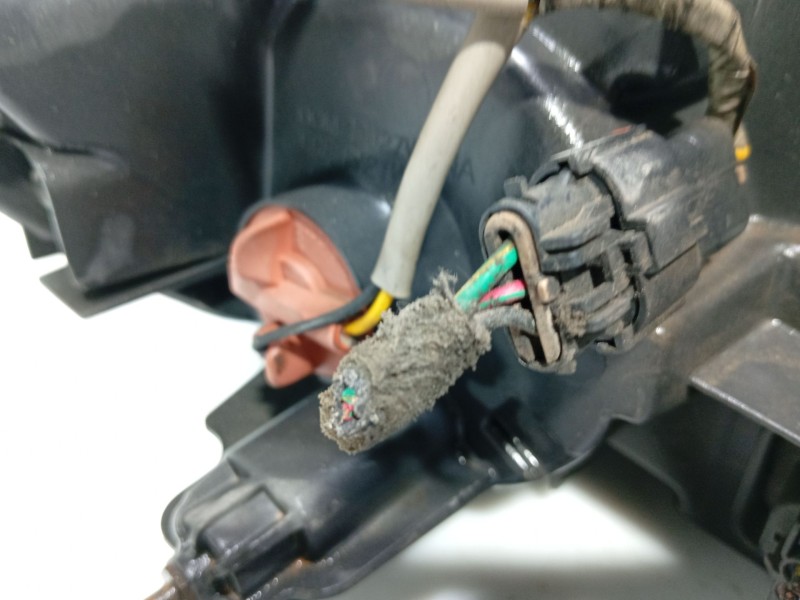 Recambio de faro izquierdo para ssangyong rodius i 2.7 xdi referencia OEM IAM 8310121201  