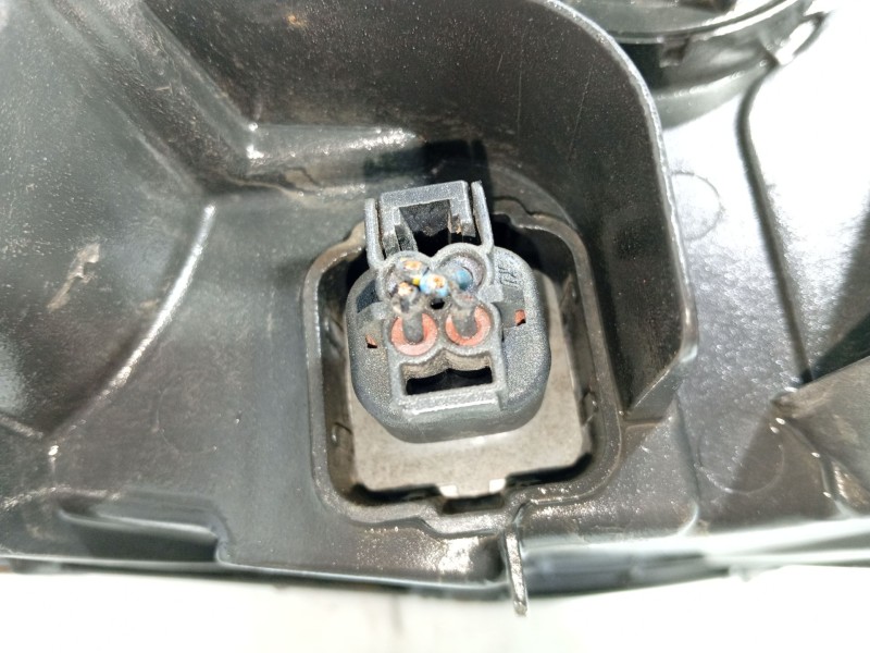 Recambio de faro izquierdo para ssangyong rodius i 2.7 xdi referencia OEM IAM 8310121201  