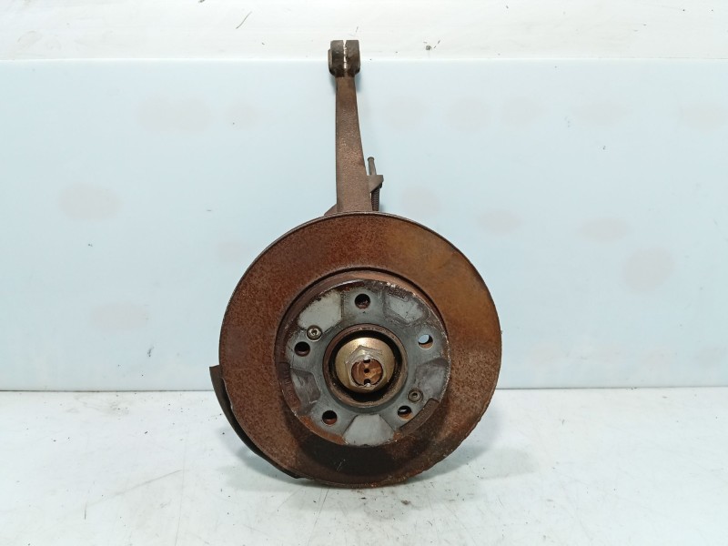 Recambio de mangueta delantera derecha para ssangyong rodius i 2.7 xdi referencia OEM IAM 4122021000  
