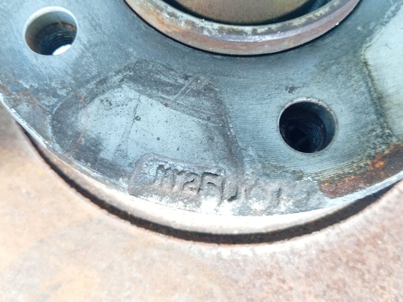 Recambio de mangueta delantera derecha para ssangyong rodius i 2.7 xdi referencia OEM IAM 4122021000  