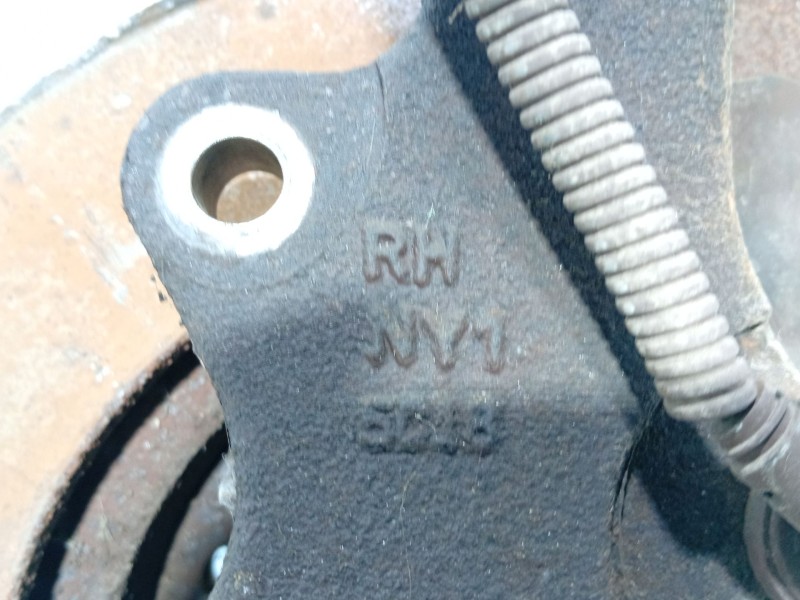 Recambio de mangueta delantera derecha para ssangyong rodius i 2.7 xdi referencia OEM IAM 4122021000  