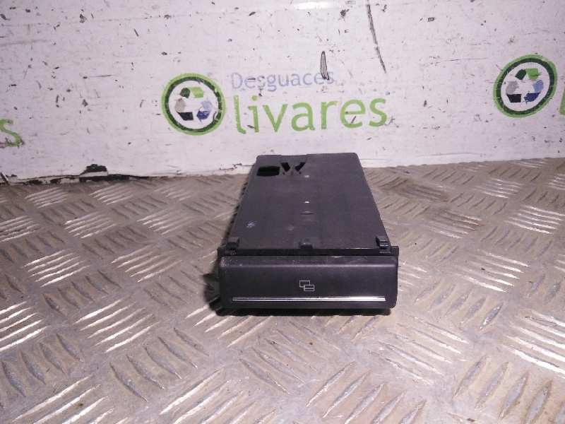 Recambio de no identificado para  referencia OEM IAM 8P0941561 COMPARTIMIENTO ALMACENAJE COMPROBADO 