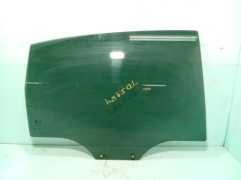 Recambio de luna trasera derecha para ssangyong rodius i 2.7 xdi referencia OEM IAM 7332121010  