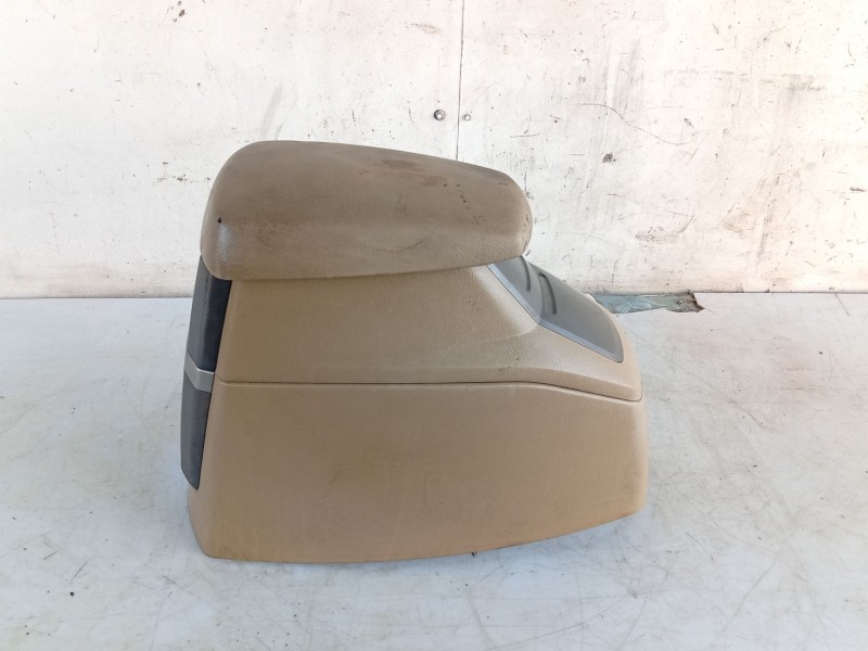 Recambio de consola central para ssangyong rodius i 2.7 xdi referencia OEM IAM   