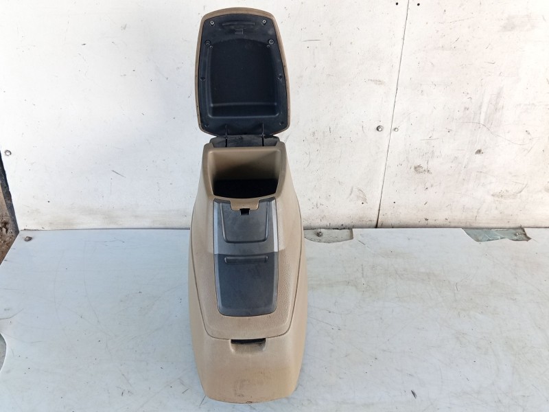 Recambio de consola central para ssangyong rodius i 2.7 xdi referencia OEM IAM   