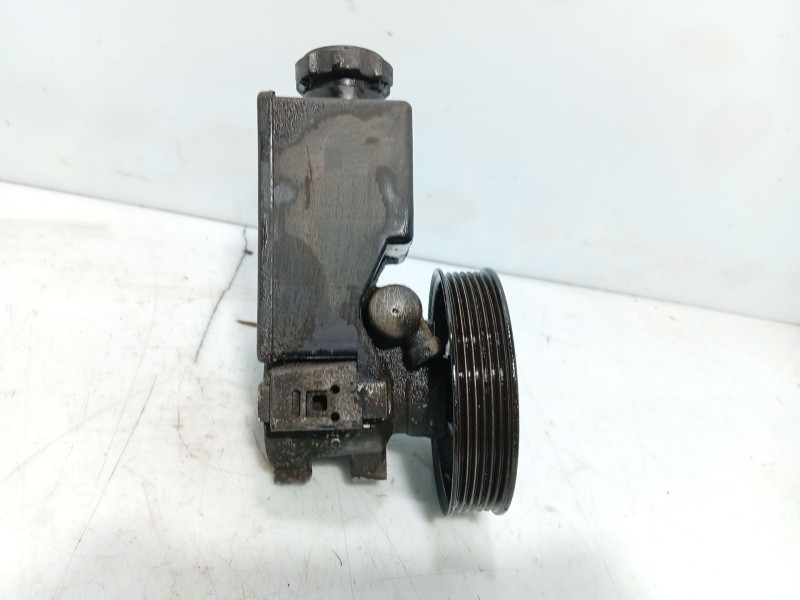 Recambio de bomba direccion para ssangyong rodius i 2.7 xdi referencia OEM IAM 6654602180  