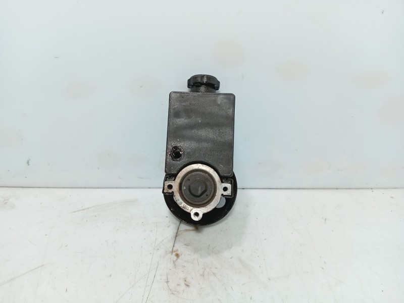 Recambio de bomba direccion para ssangyong rodius i 2.7 xdi referencia OEM IAM 6654602180  