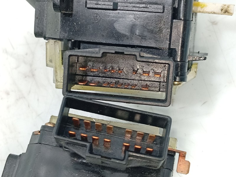 Recambio de mando volante para ssangyong rodius i 2.7 xdi referencia OEM IAM 8591A21140  