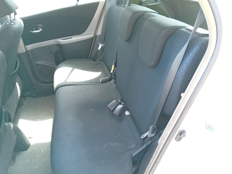 toyota yaris (_p9_) del año 2010