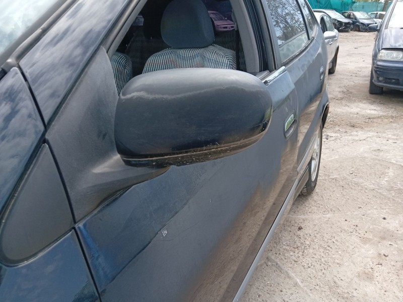 nissan almera tino (v10) del año 2004