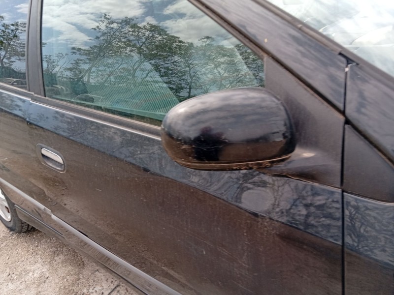 nissan almera tino (v10) del año 2004