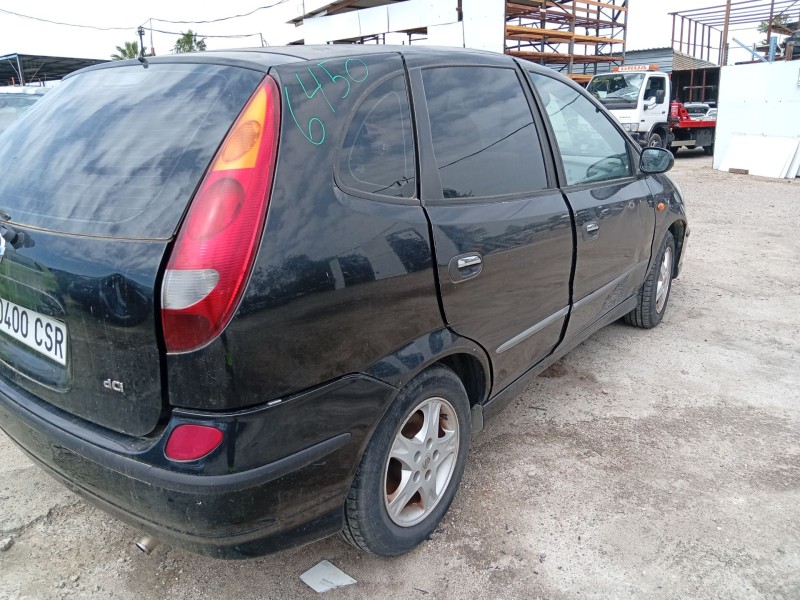 nissan almera tino (v10) del año 2004