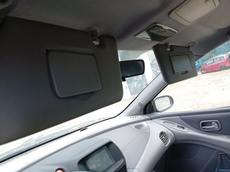 nissan almera tino (v10) del año 2004