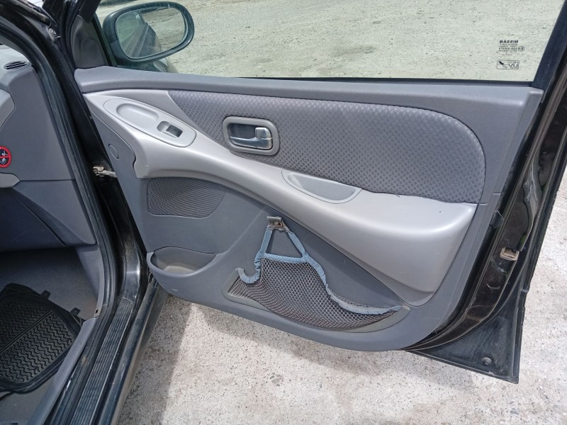 nissan almera tino (v10) del año 2004