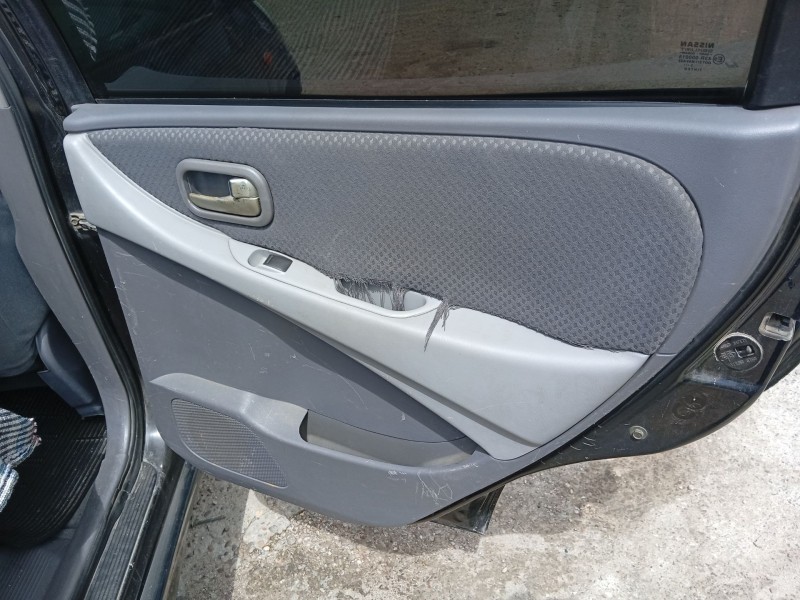 nissan almera tino (v10) del año 2004