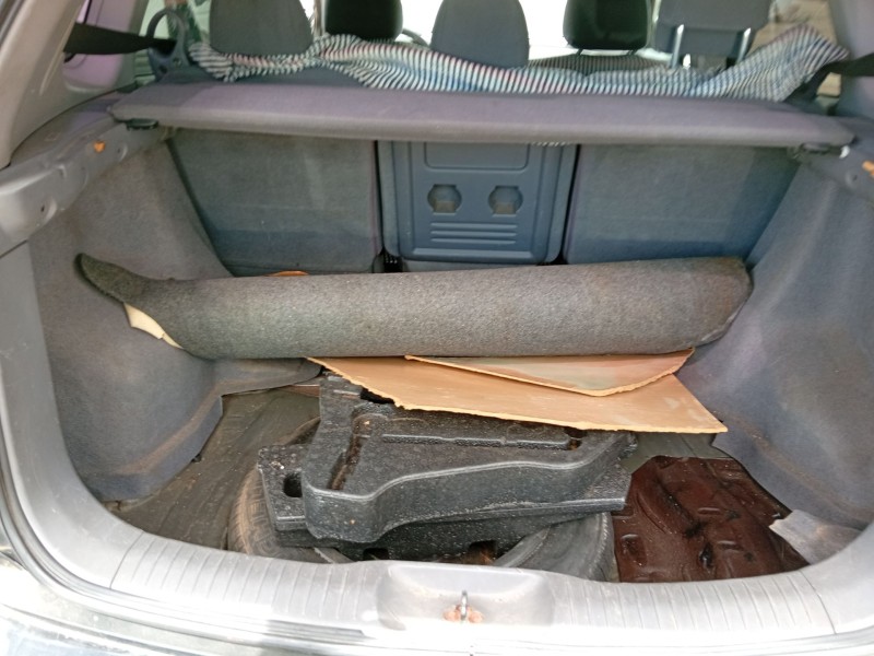 nissan almera tino (v10) del año 2004