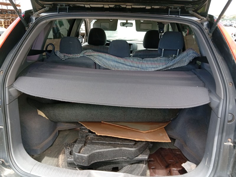 nissan almera tino (v10) del año 2004