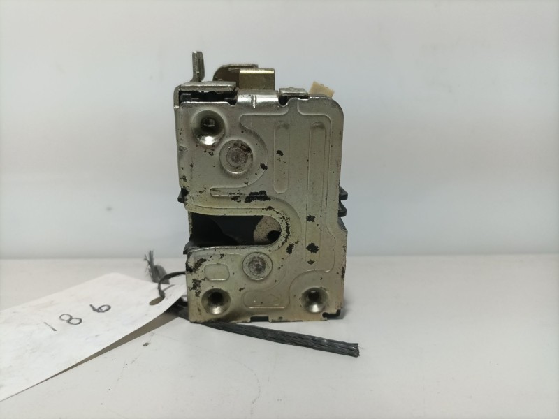 Recambio de cerradura puerta delantera derecha para dacia logan 1.4 cat referencia OEM IAM 8200213917  