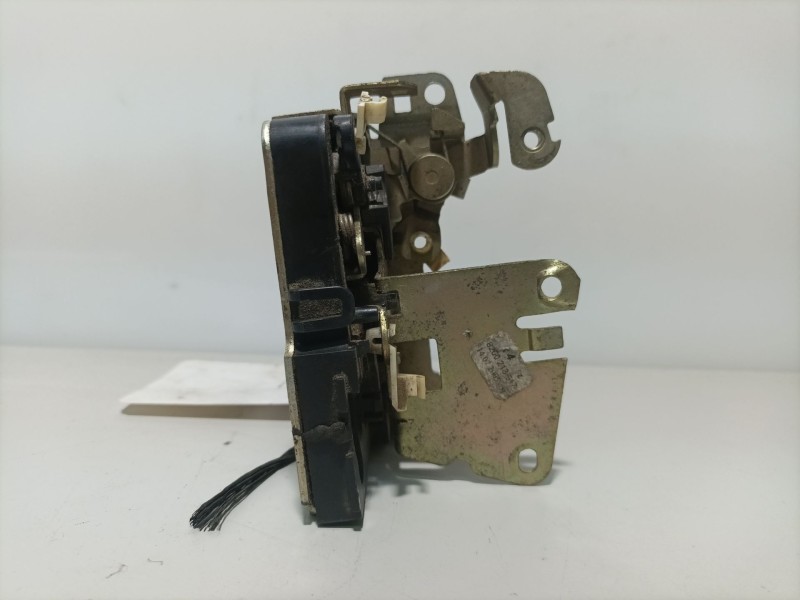 Recambio de cerradura puerta delantera derecha para dacia logan 1.4 cat referencia OEM IAM 8200213917  