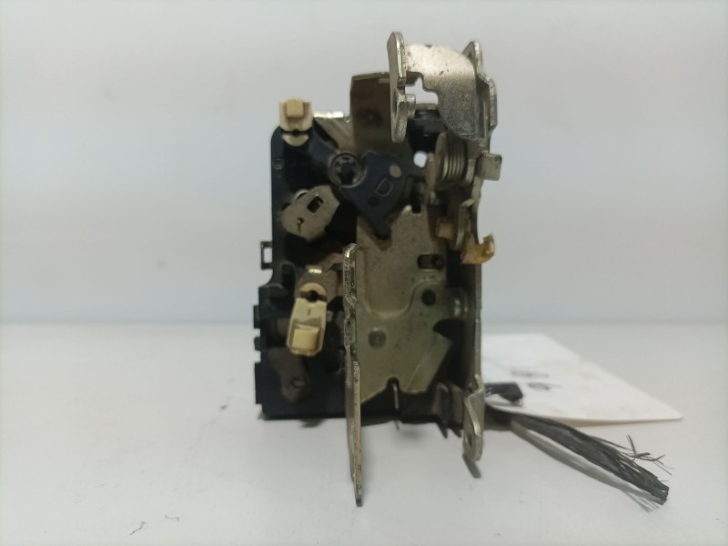 Recambio de cerradura puerta delantera derecha para dacia logan 1.4 cat referencia OEM IAM 8200213917  