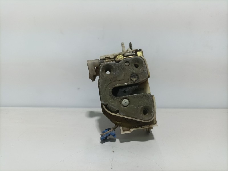 Recambio de cerradura puerta delantera derecha para nissan serena (c23m) 2.3 diesel referencia OEM IAM 8055261801  