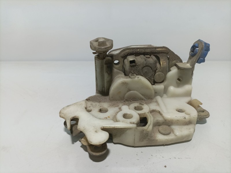 Recambio de cerradura puerta delantera derecha para nissan serena (c23m) 2.3 diesel referencia OEM IAM 8055261801  