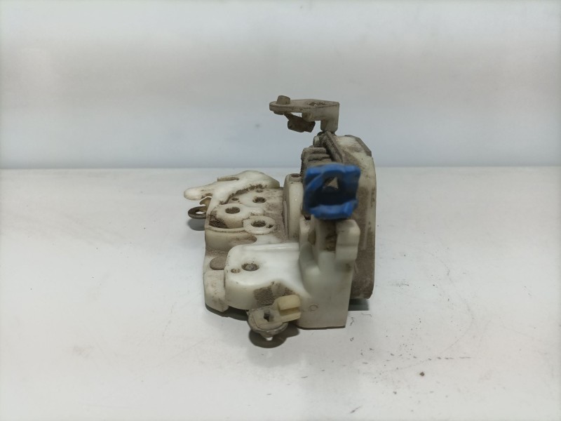 Recambio de cerradura puerta delantera derecha para nissan serena (c23m) 2.3 diesel referencia OEM IAM 8055261801  