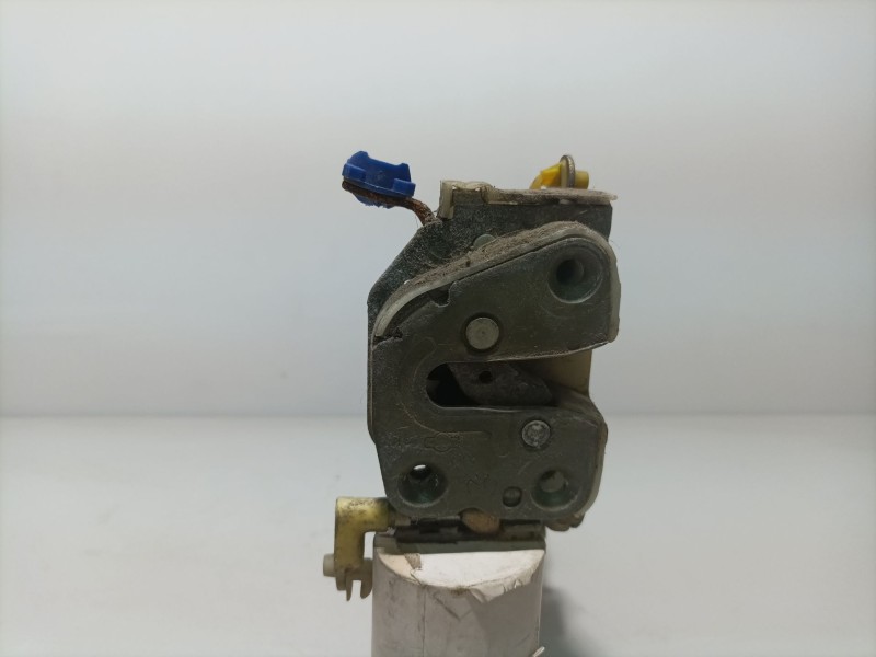 Recambio de cerradura puerta delantera izquierda para nissan vanette cargo 2.3 diesel referencia OEM IAM 8055361u06  