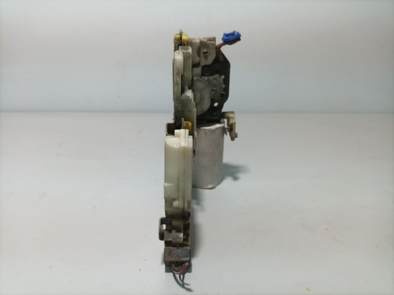 Recambio de cerradura puerta delantera izquierda para nissan vanette cargo 2.3 diesel referencia OEM IAM 8055361u06  