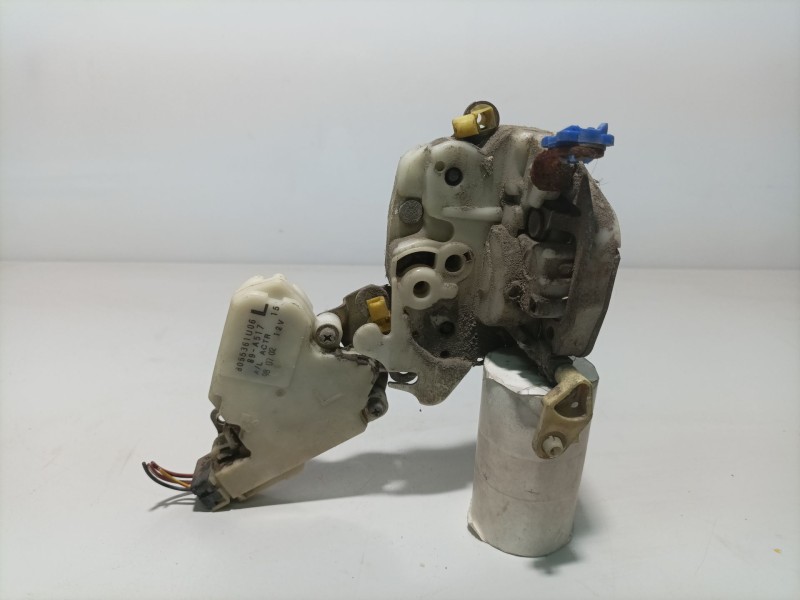 Recambio de cerradura puerta delantera izquierda para nissan vanette cargo 2.3 diesel referencia OEM IAM 8055361u06  