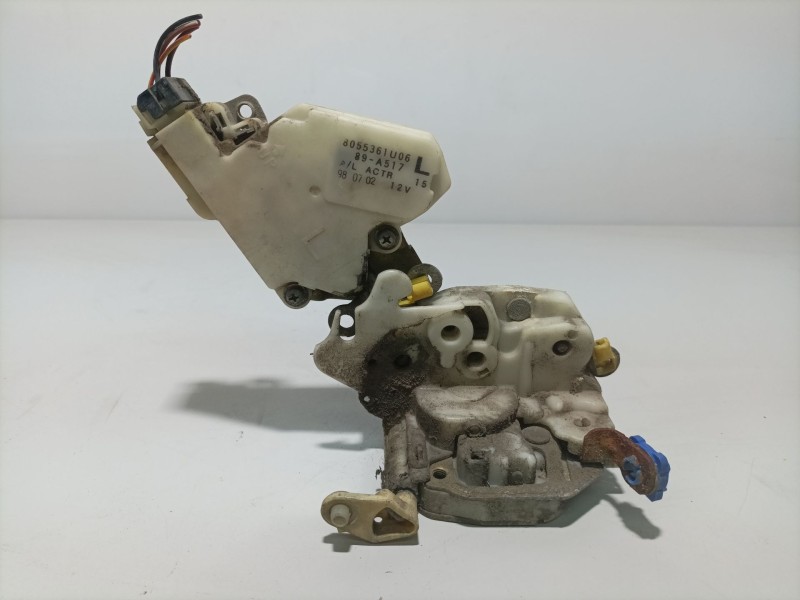 Recambio de cerradura puerta delantera izquierda para nissan vanette cargo 2.3 diesel referencia OEM IAM 8055361u06  