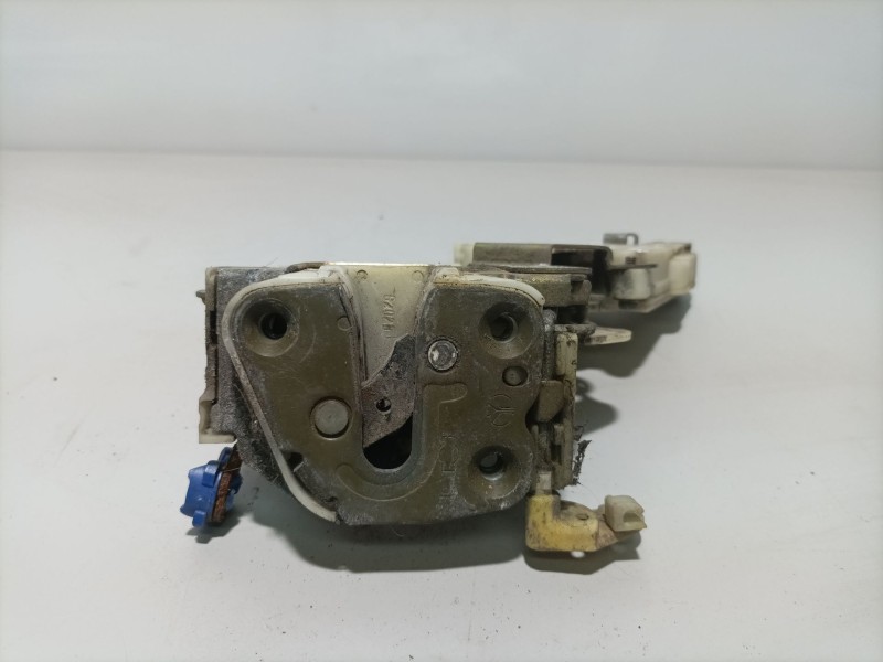 Recambio de cerradura puerta delantera izquierda para nissan vanette cargo 2.3 diesel referencia OEM IAM 8055361u06  