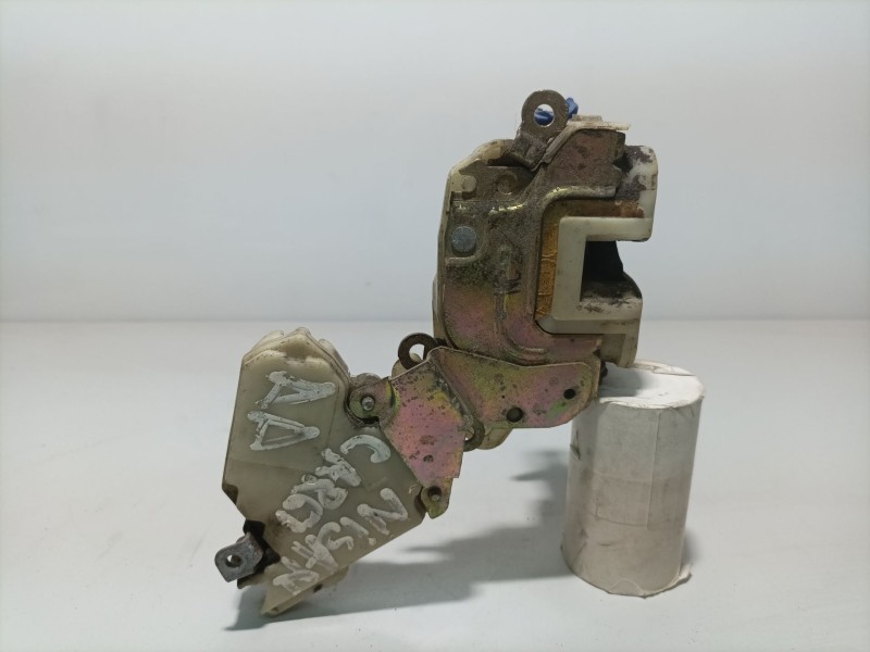 Recambio de cerradura puerta delantera derecha para nissan vanette cargo 2.3 diesel referencia OEM IAM 8055261u01  